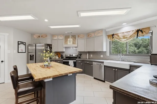 302 Whispering Oaks Adkins, TX 78101