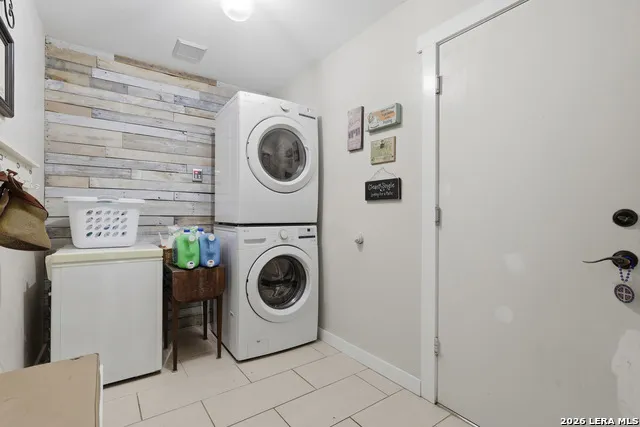 302 Whispering Oaks Adkins, TX 78101