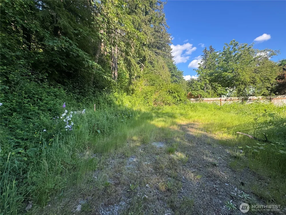 22728 Upper Dorre Don Way SE Maple Valley, WA 98038