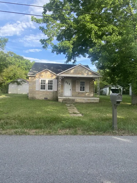504 General St E
