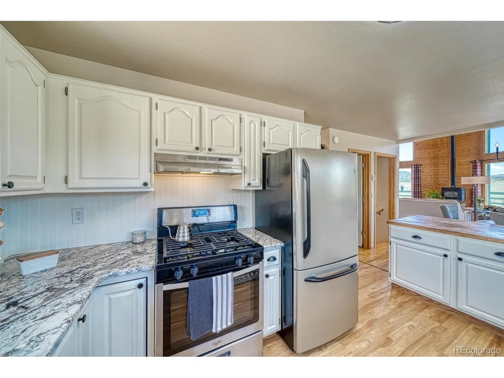 895 Acorn Rd Cotopaxi, CO 81223