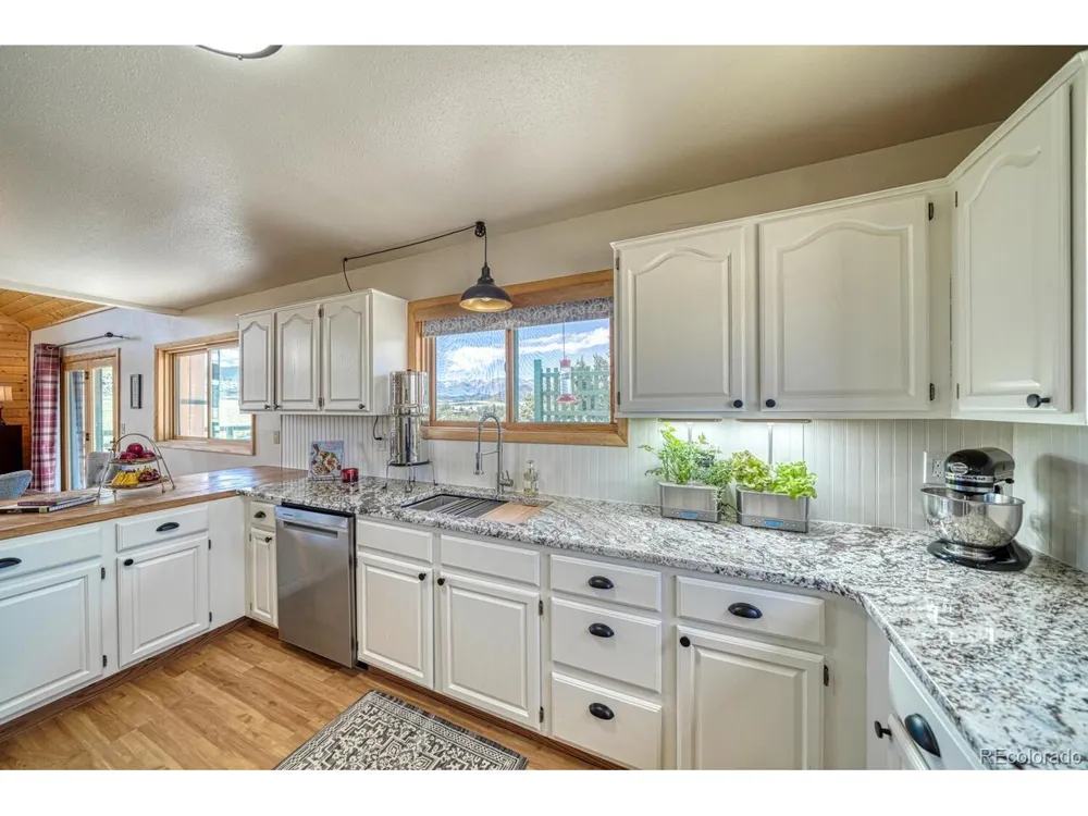 895 Acorn Rd Cotopaxi, CO 81223