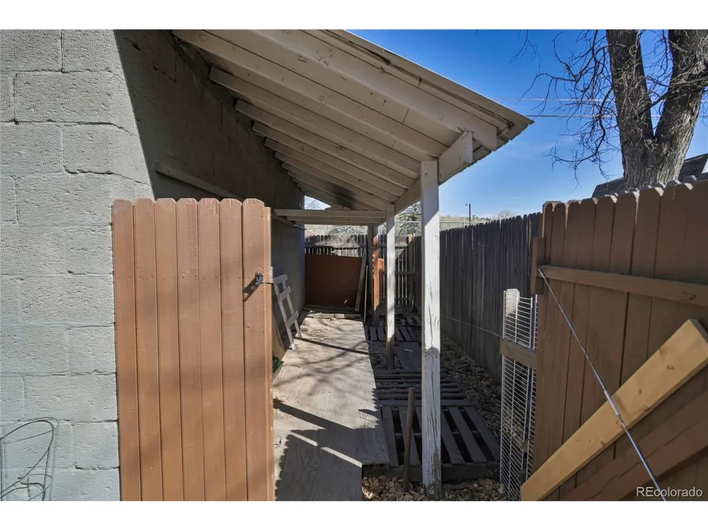 232 E 6th Street Walsenburg, CO 81089