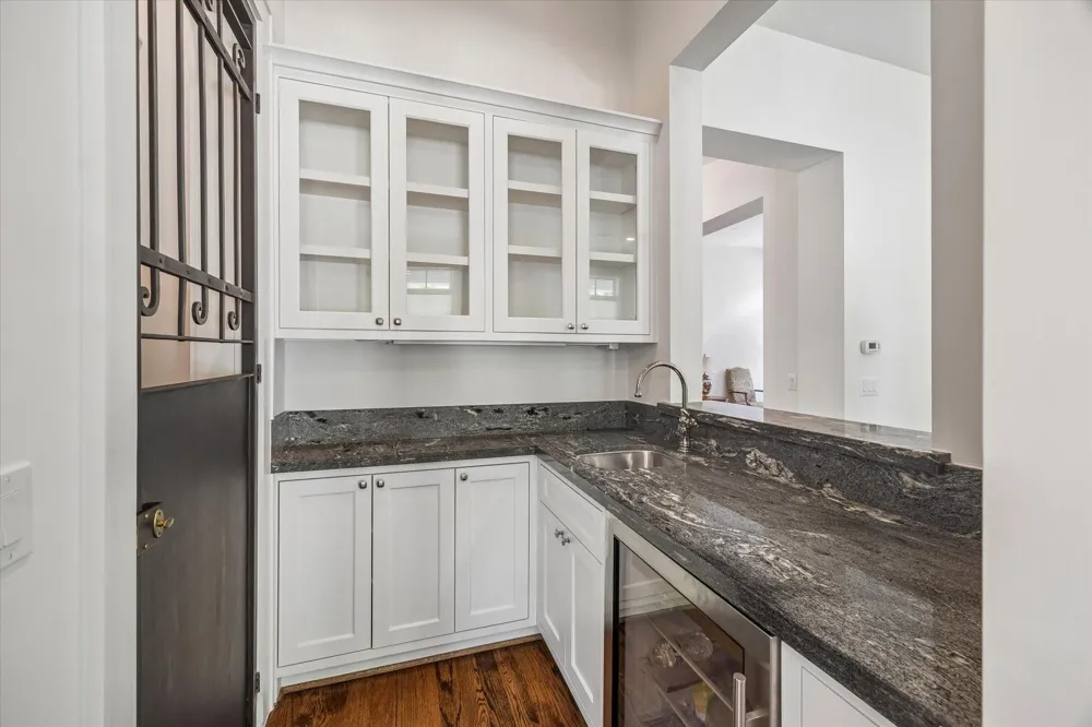 6631 Edloe Street Southside Place, TX 77005
