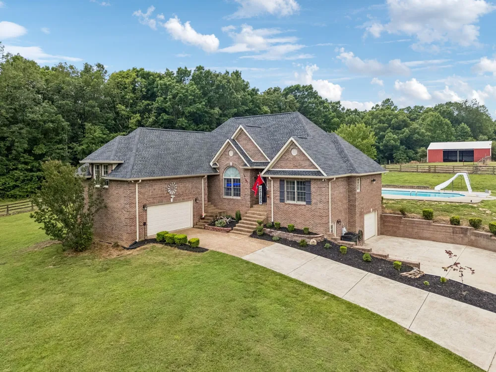 947 Bold Springs Rd Mc Ewen, TN 37101
