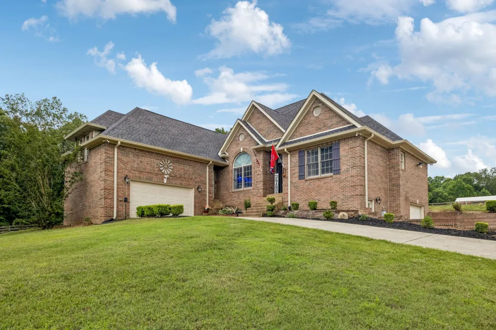 947 Bold Springs Rd Mc Ewen, TN 37101