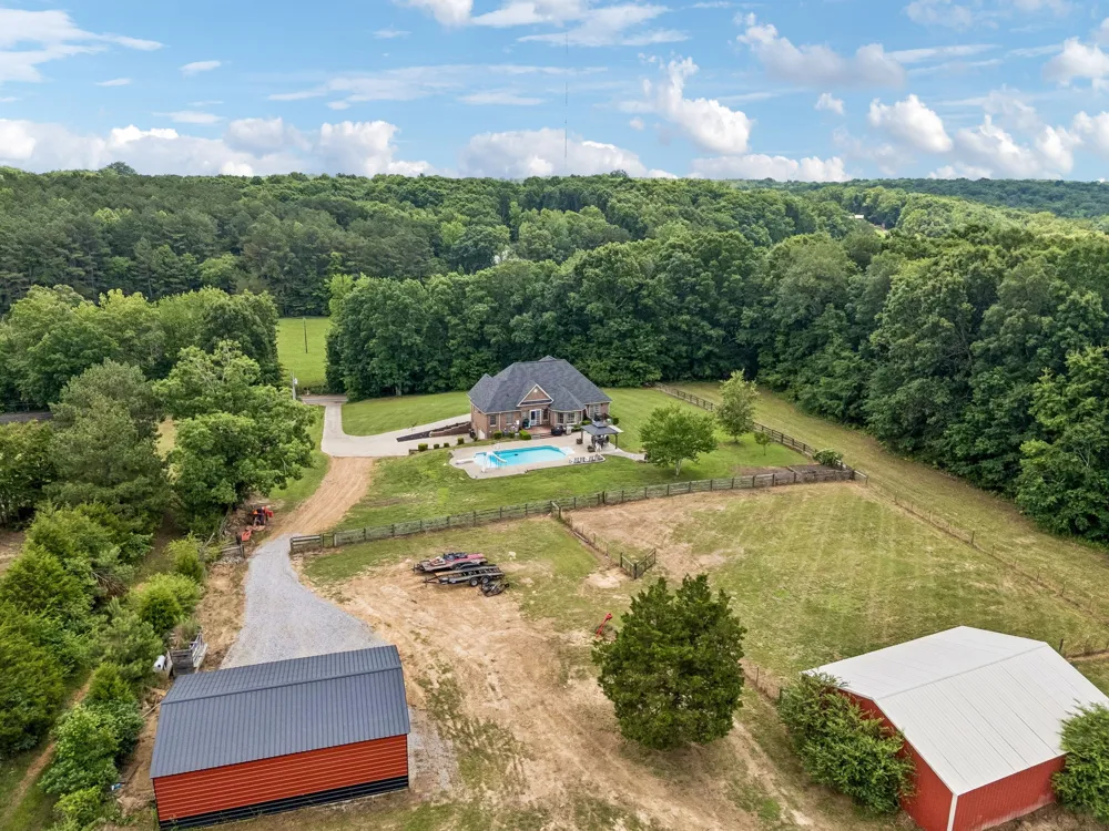 947 Bold Springs Rd Mc Ewen, TN 37101