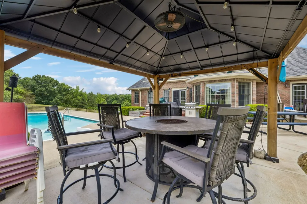 947 Bold Springs Rd Mc Ewen, TN 37101
