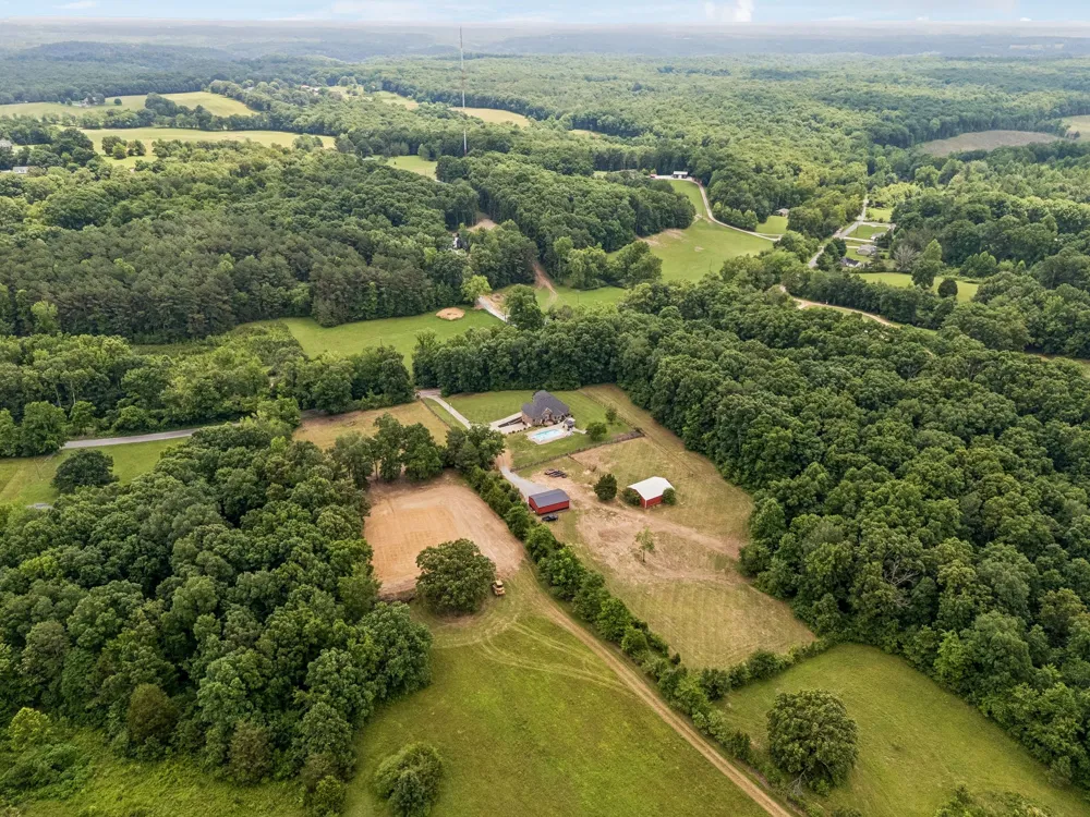 947 Bold Springs Rd Mc Ewen, TN 37101
