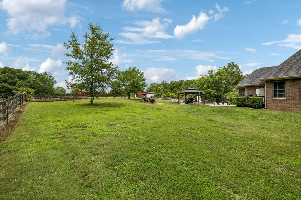 947 Bold Springs Rd Mc Ewen, TN 37101