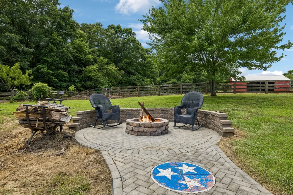 947 Bold Springs Rd Mc Ewen, TN 37101