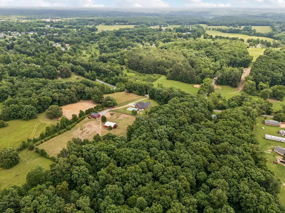 947 Bold Springs Rd Mc Ewen, TN 37101
