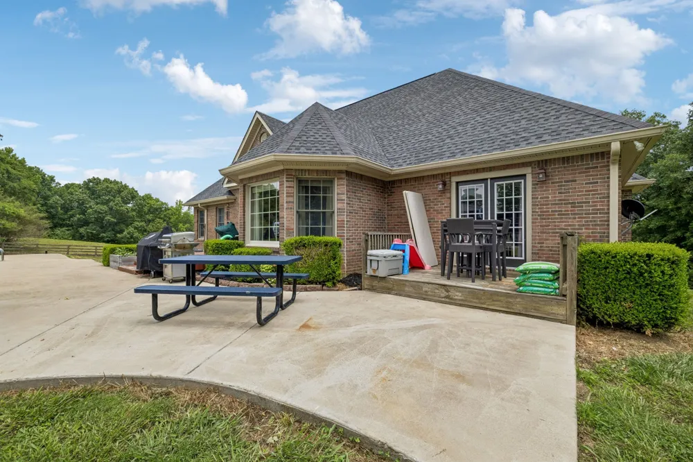 947 Bold Springs Rd Mc Ewen, TN 37101