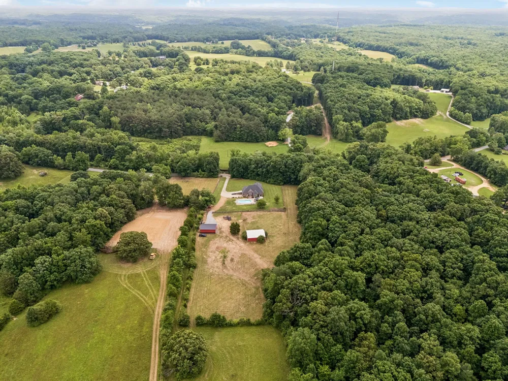 947 Bold Springs Rd Mc Ewen, TN 37101