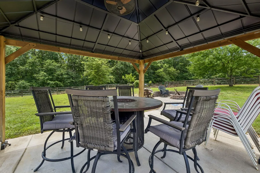 947 Bold Springs Rd Mc Ewen, TN 37101
