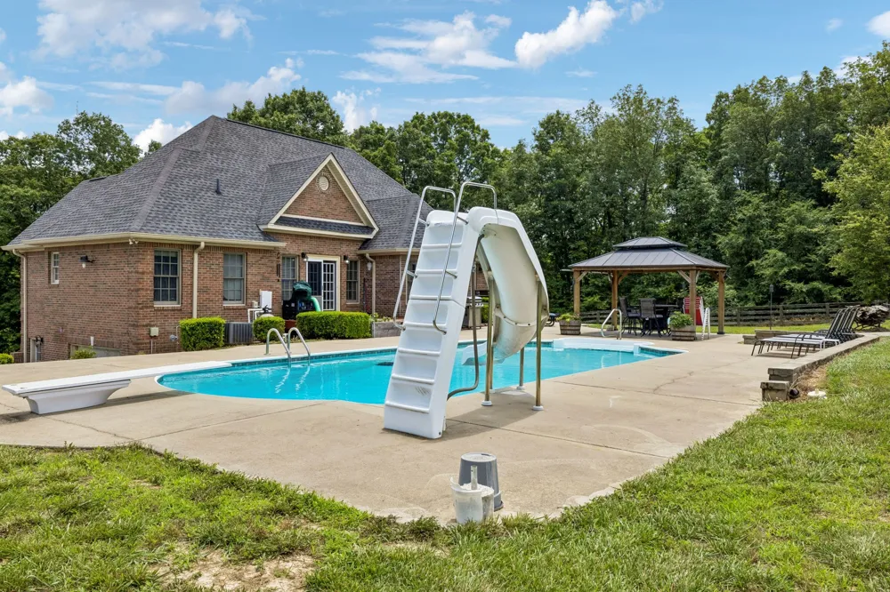 947 Bold Springs Rd Mc Ewen, TN 37101