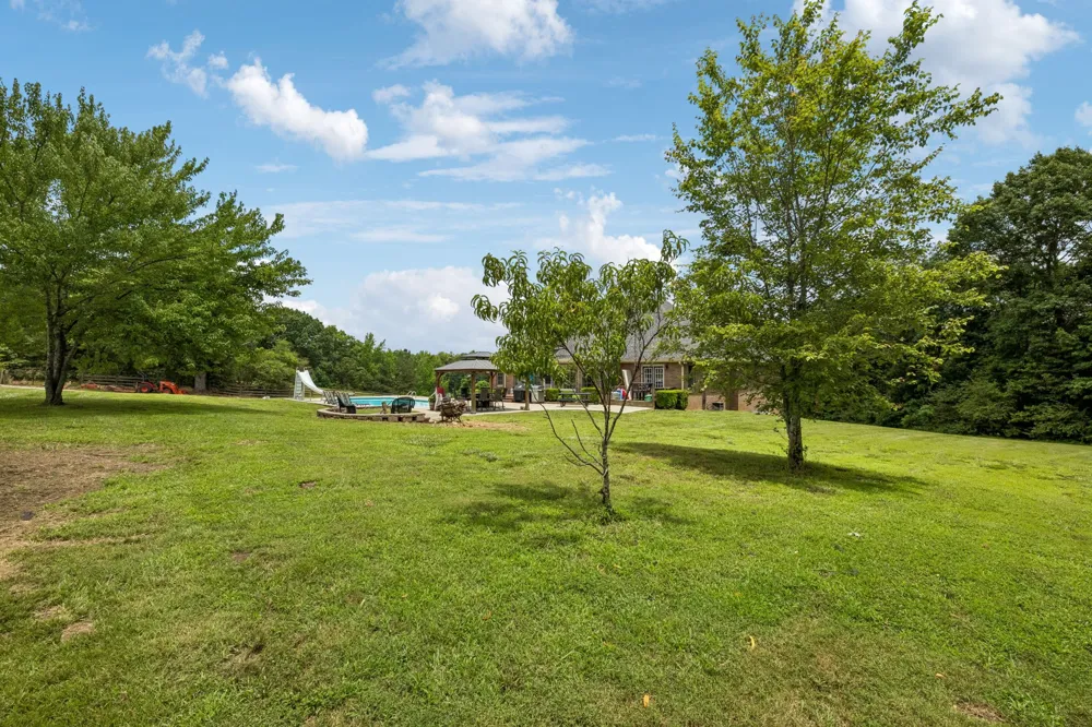 947 Bold Springs Rd Mc Ewen, TN 37101