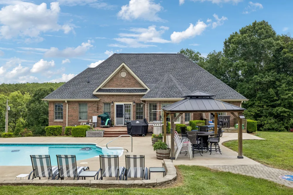947 Bold Springs Rd Mc Ewen, TN 37101