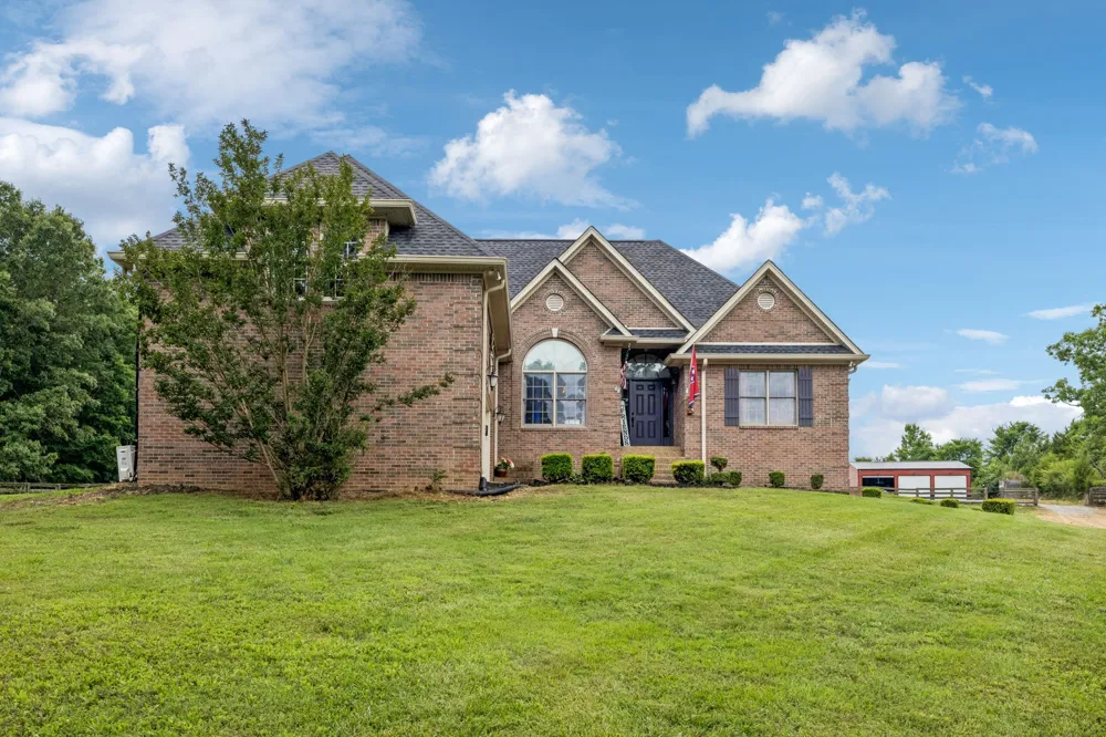 947 Bold Springs Rd Mc Ewen, TN 37101