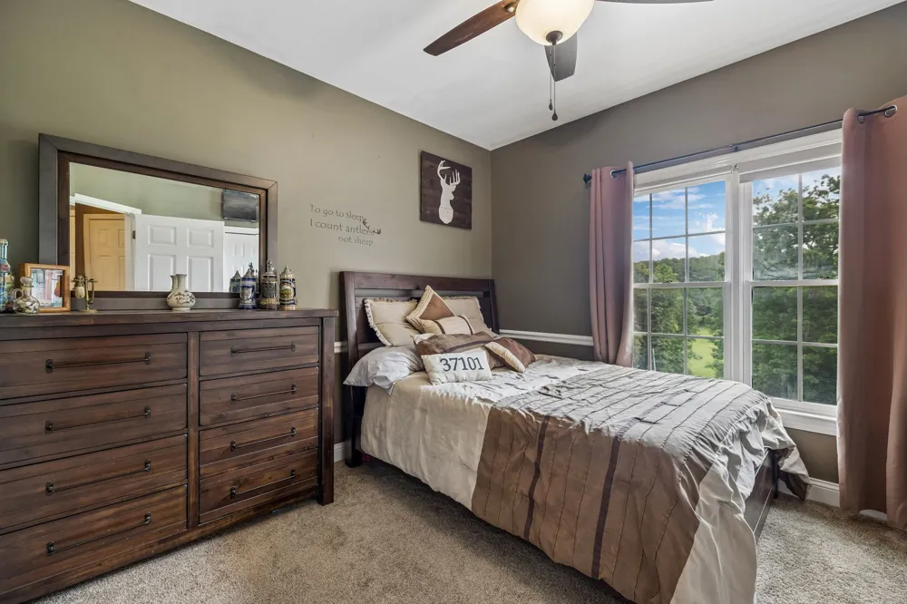 947 Bold Springs Rd Mc Ewen, TN 37101