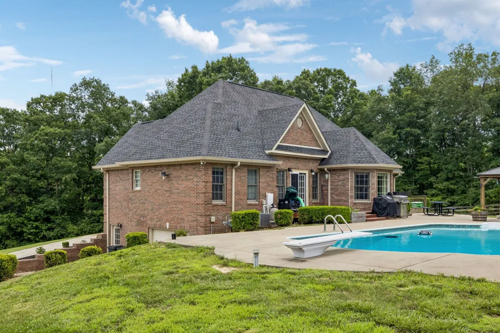 947 Bold Springs Rd Mc Ewen, TN 37101