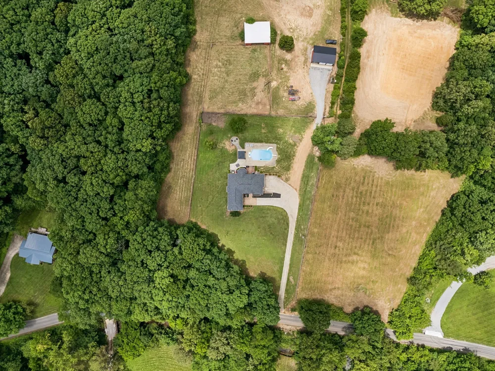 947 Bold Springs Rd Mc Ewen, TN 37101