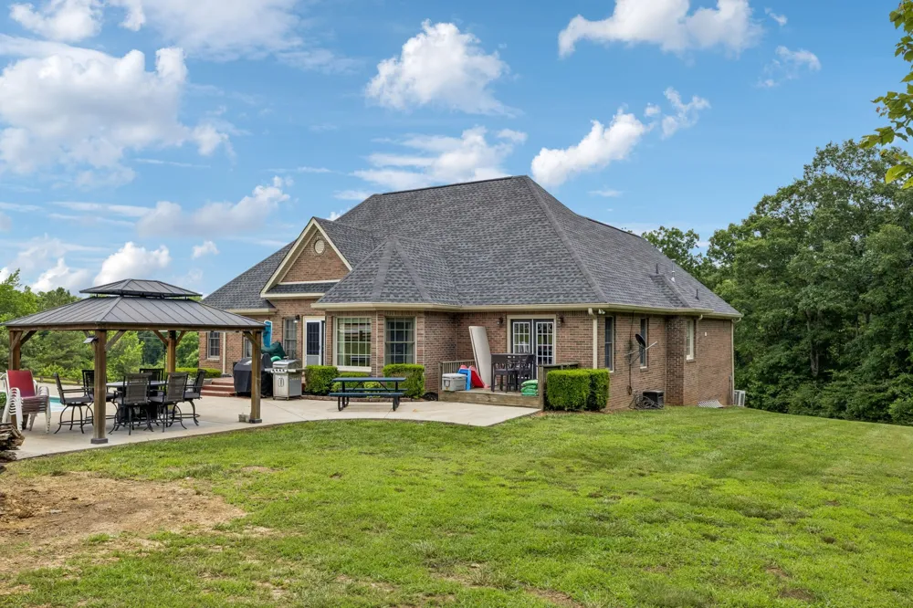 947 Bold Springs Rd Mc Ewen, TN 37101