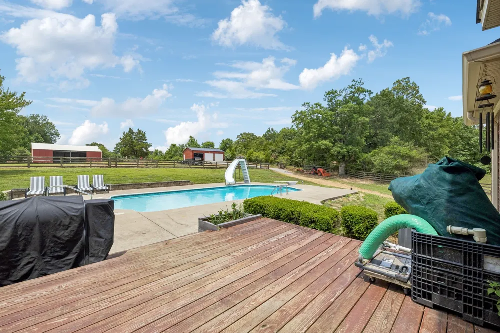 947 Bold Springs Rd Mc Ewen, TN 37101
