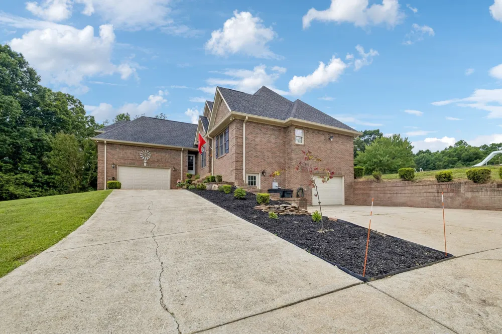 947 Bold Springs Rd Mc Ewen, TN 37101