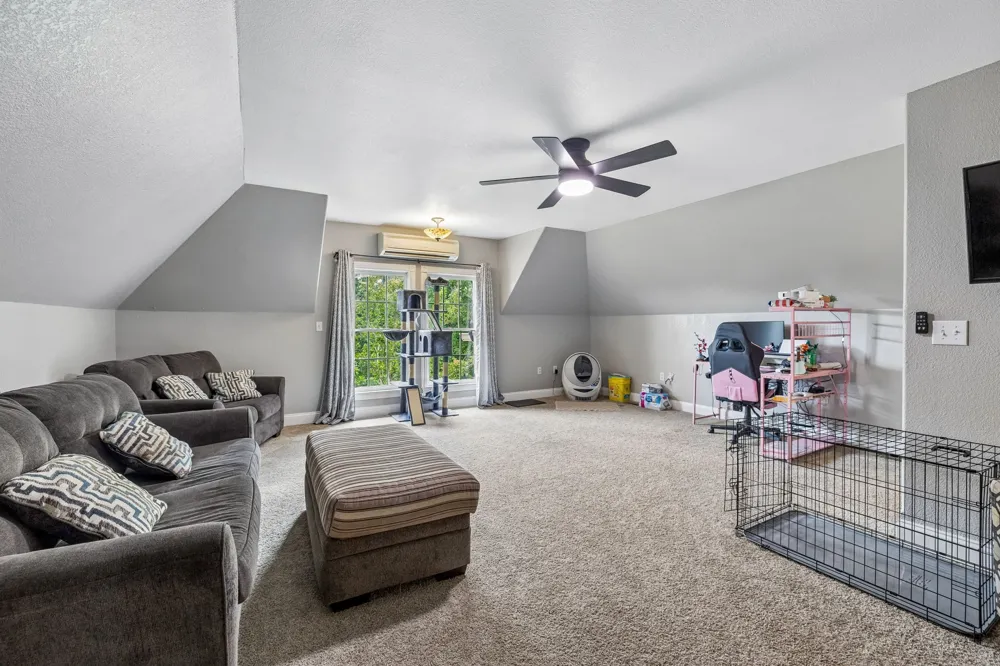 947 Bold Springs Rd Mc Ewen, TN 37101