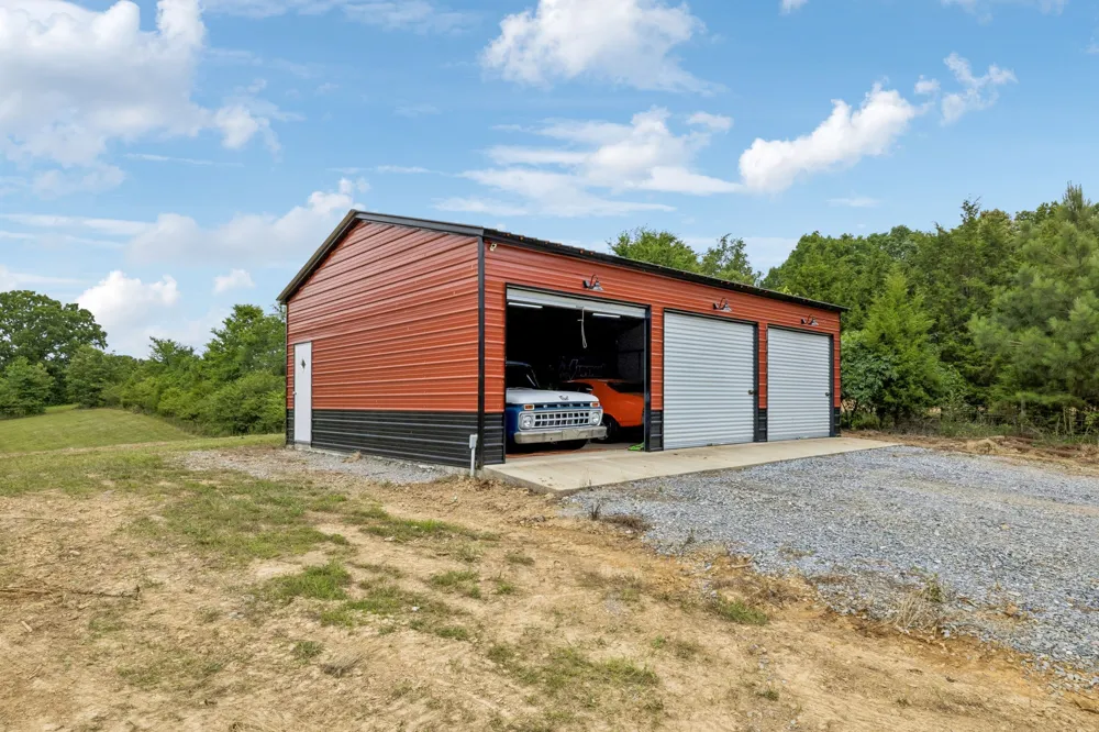 947 Bold Springs Rd Mc Ewen, TN 37101