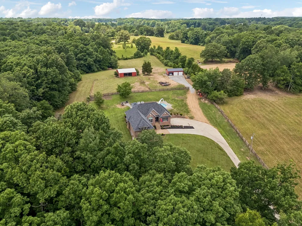 947 Bold Springs Rd Mc Ewen, TN 37101