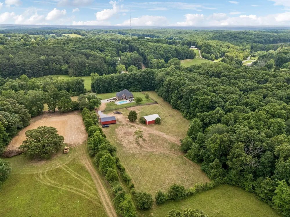 947 Bold Springs Rd Mc Ewen, TN 37101