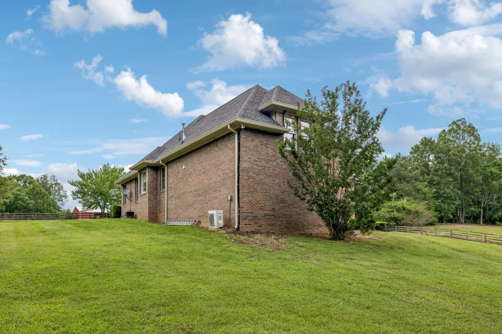 947 Bold Springs Rd Mc Ewen, TN 37101