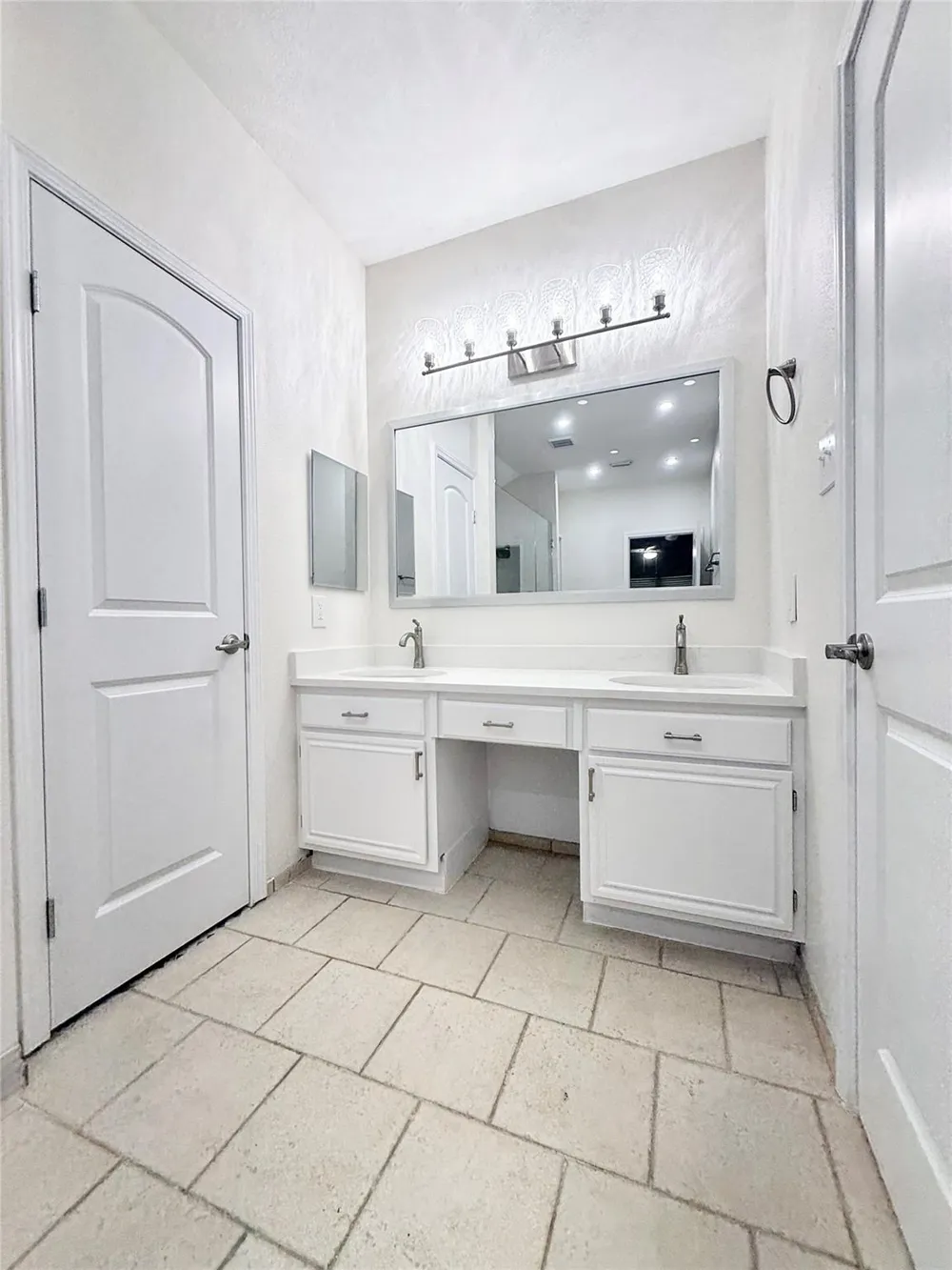 236 Almond Drive Lake Jackson, TX 77566