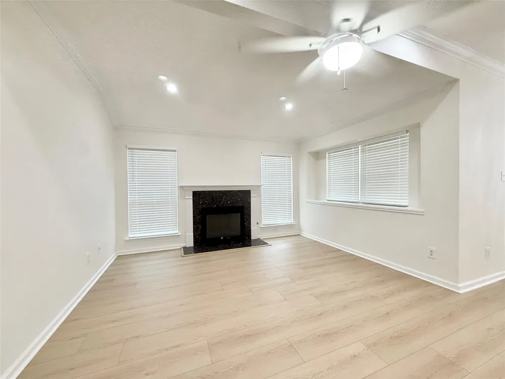 236 Almond Drive Lake Jackson, TX 77566