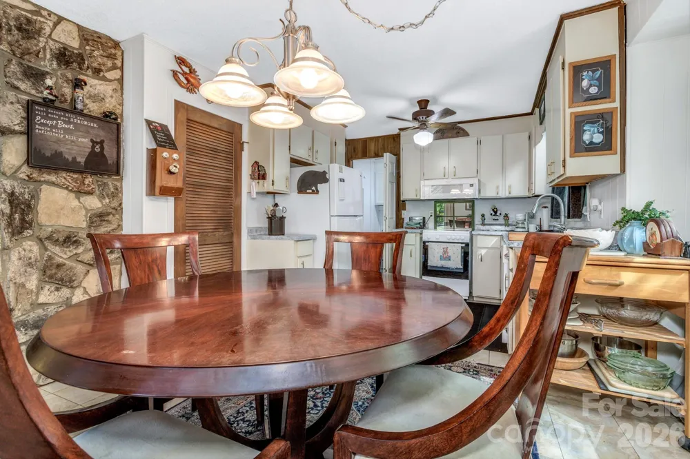 571 Tsisqua Circle Brevard, NC 28712
