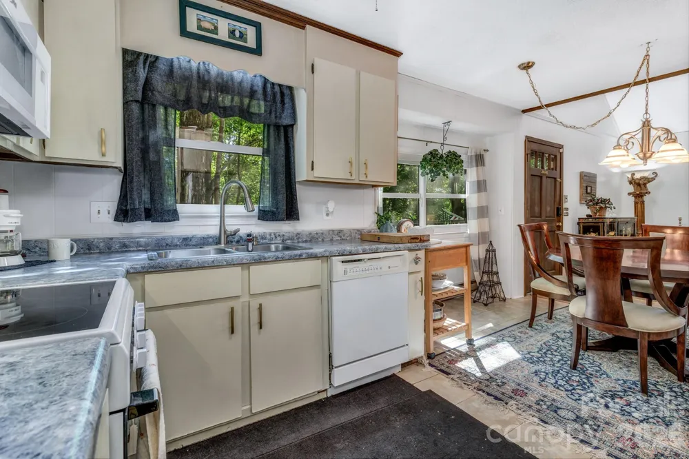 571 Tsisqua Circle Brevard, NC 28712