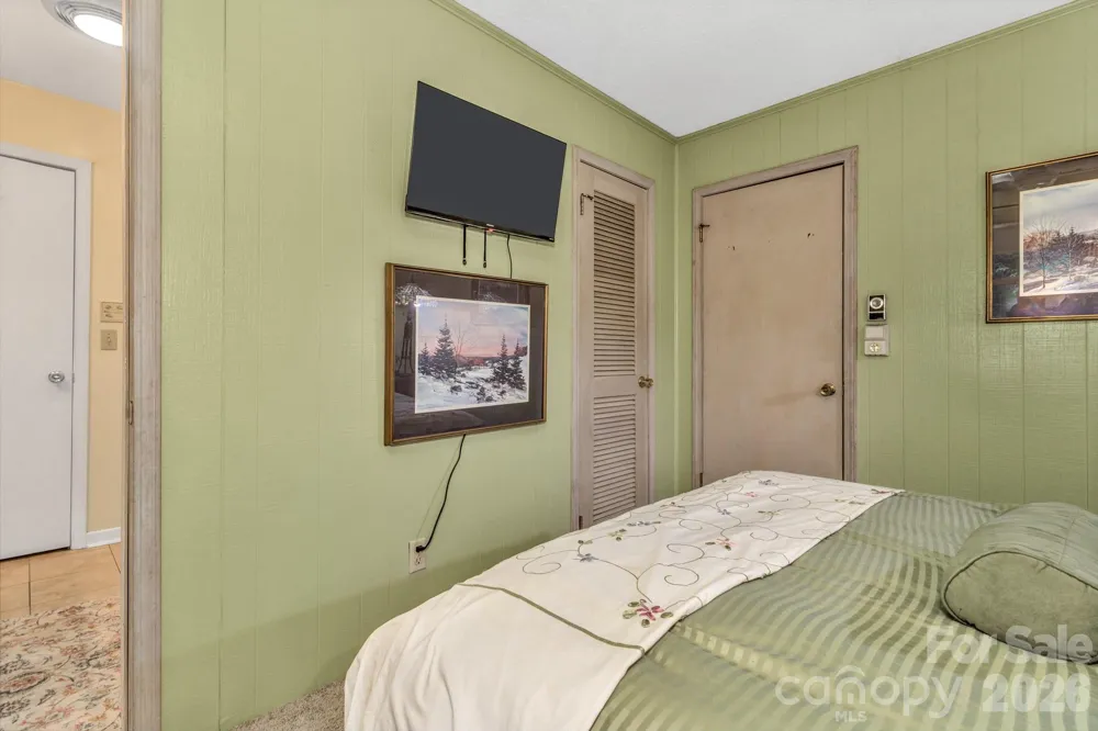 571 Tsisqua Circle Brevard, NC 28712