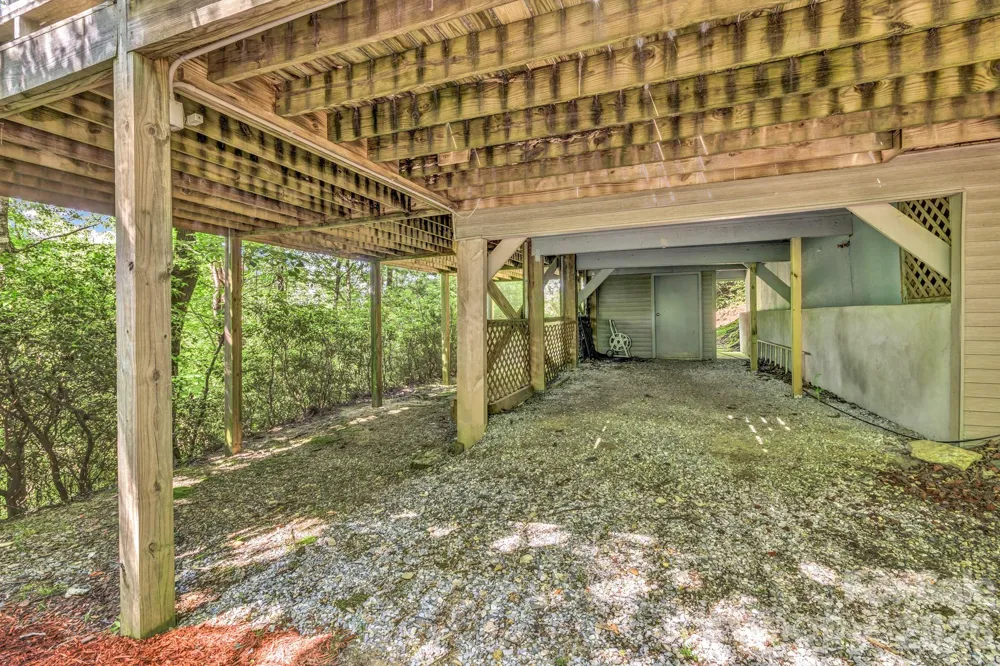 571 Tsisqua Circle Brevard, NC 28712
