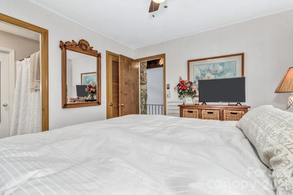 571 Tsisqua Circle Brevard, NC 28712