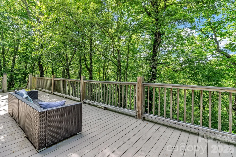 571 Tsisqua Circle Brevard, NC 28712