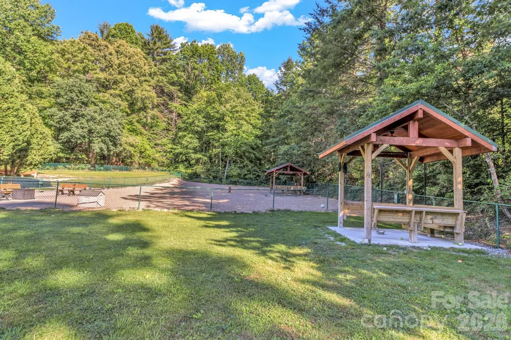 571 Tsisqua Circle Brevard, NC 28712