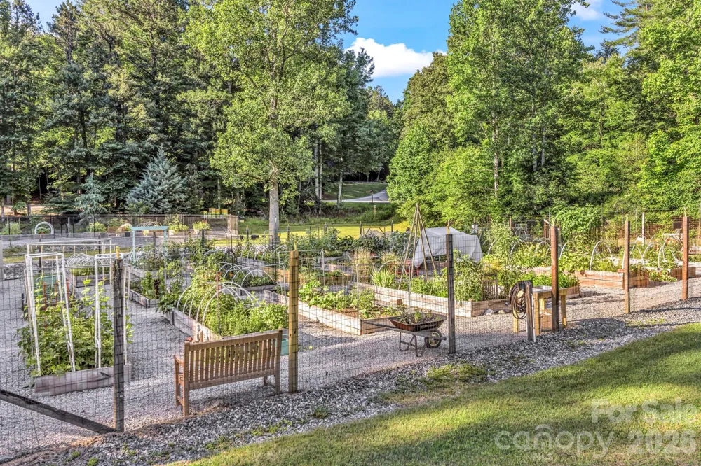 571 Tsisqua Circle Brevard, NC 28712