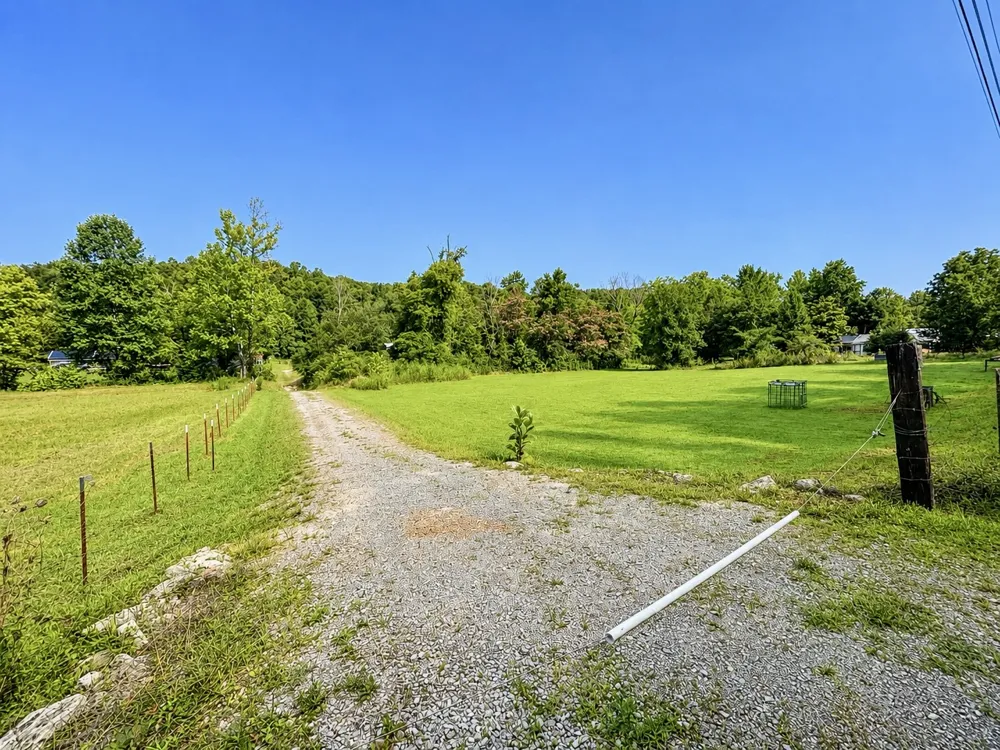 2071 Deer Creek Rd Linden, TN 37096