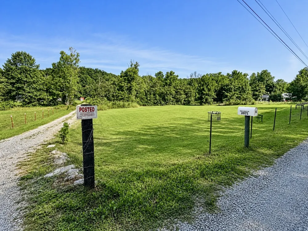2071 Deer Creek Rd Linden, TN 37096
