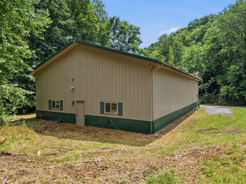 1639 Eucalyptus Dr Byrdstown, TN 38549