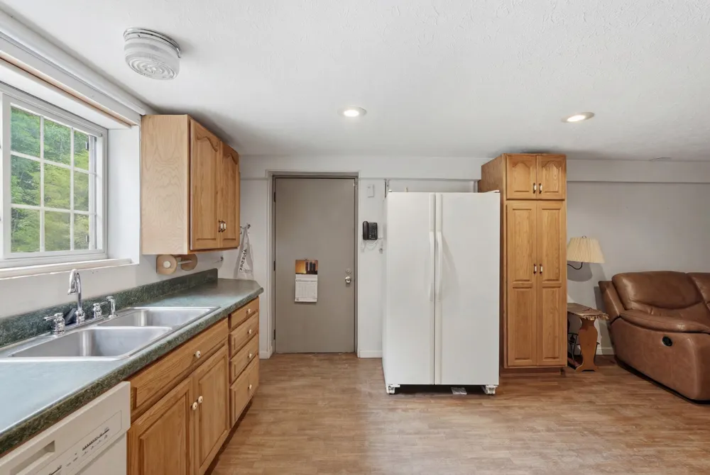 1639 Eucalyptus Dr Byrdstown, TN 38549