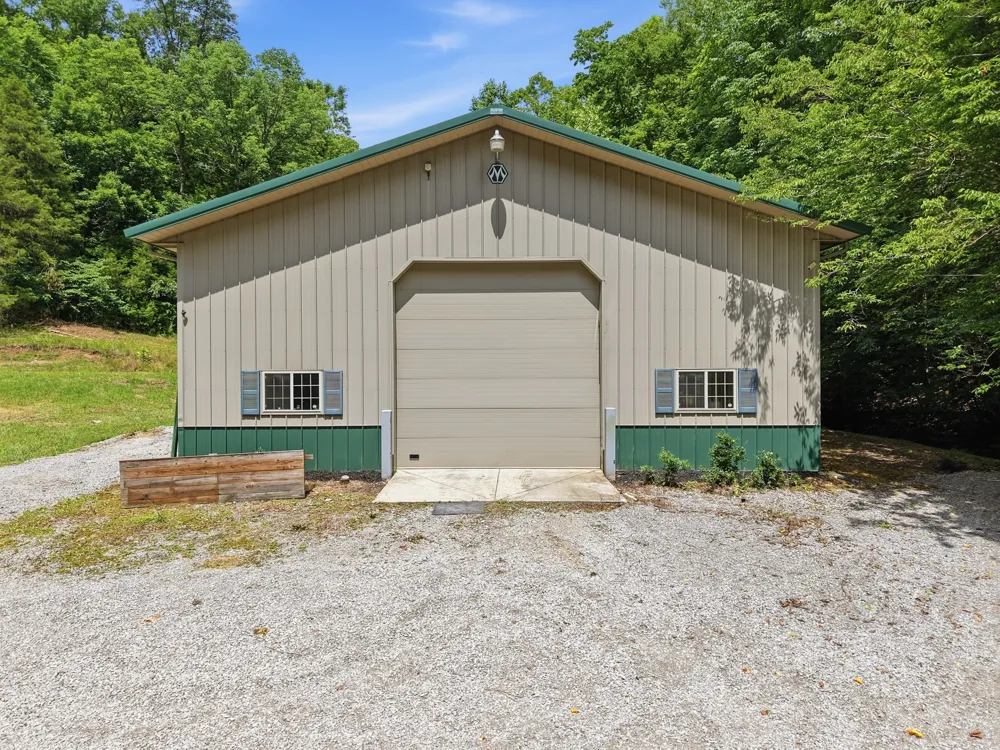 1639 Eucalyptus Dr Byrdstown, TN 38549