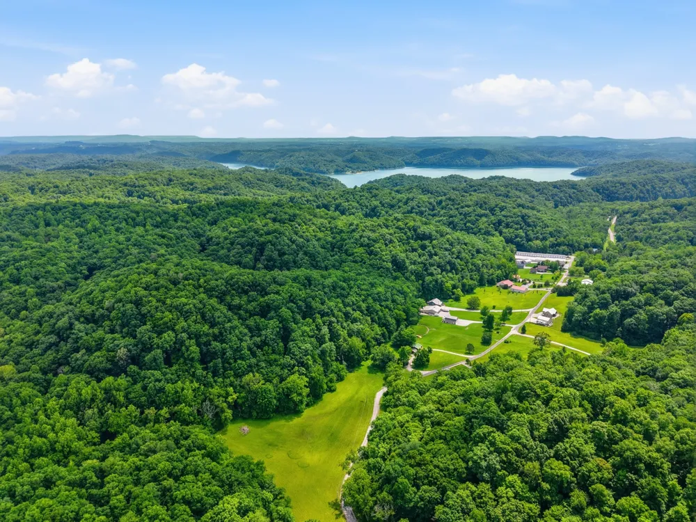 1639 Eucalyptus Dr Byrdstown, TN 38549